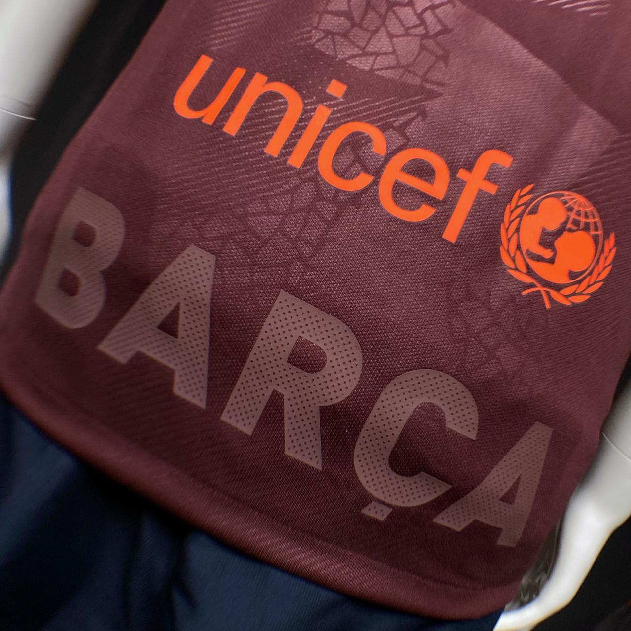 2017-18 Barcelona Third Nike 847253-683 Logo Belakang