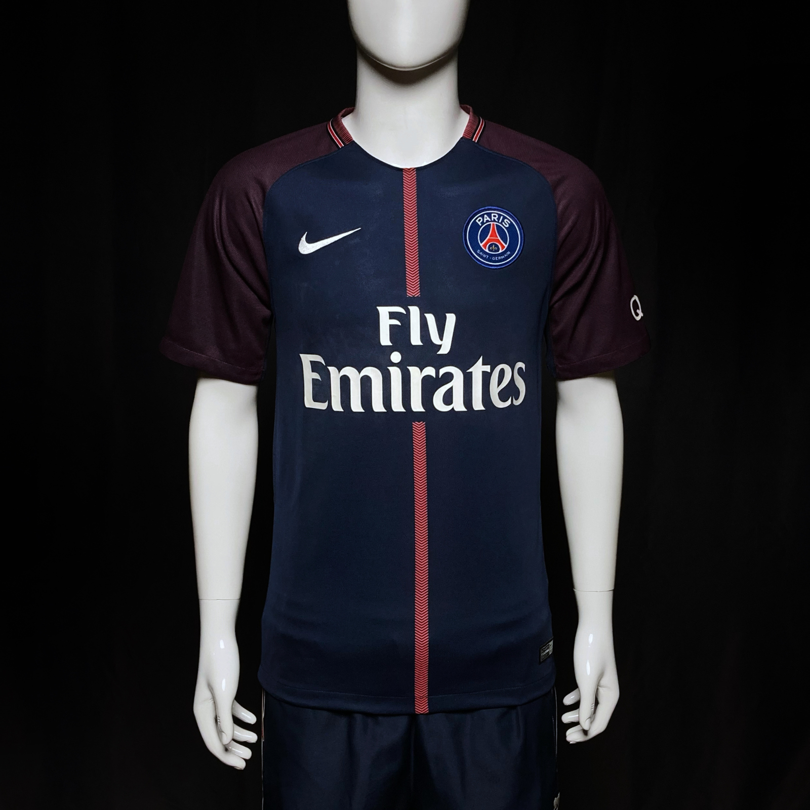 12MAR26 2017-18 Paris Saint Germain Home Nike 847269-429