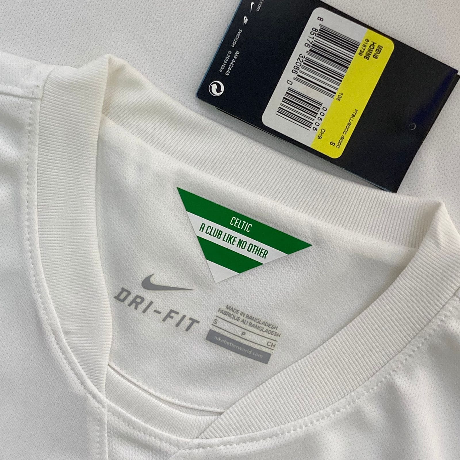 Footballshopcenter.com 2014-15 Celtic FC Third Nike 618739-105 OCT24 (2)