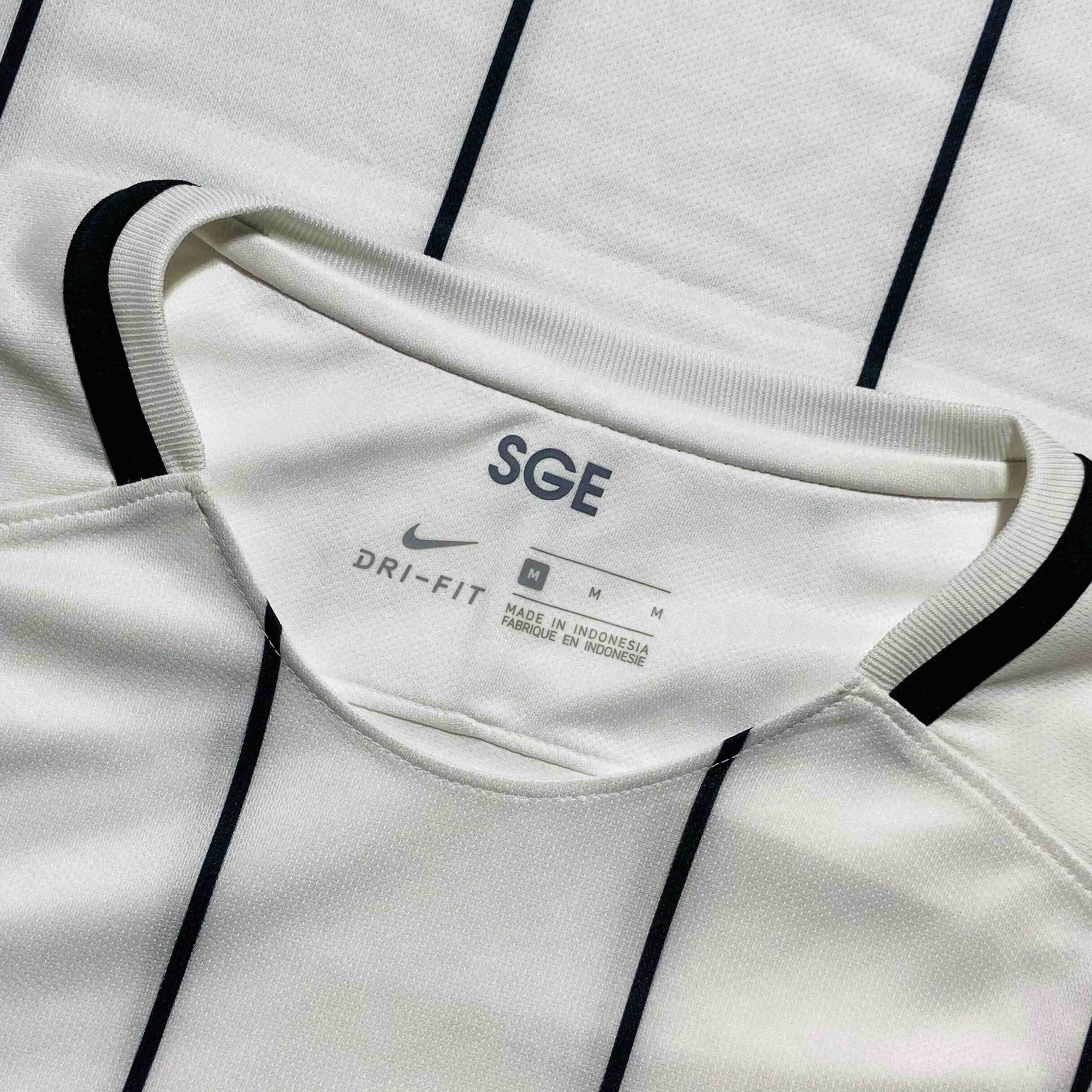 2017-18 Eintracht Frankfurt Home Nike 854363-100 size info