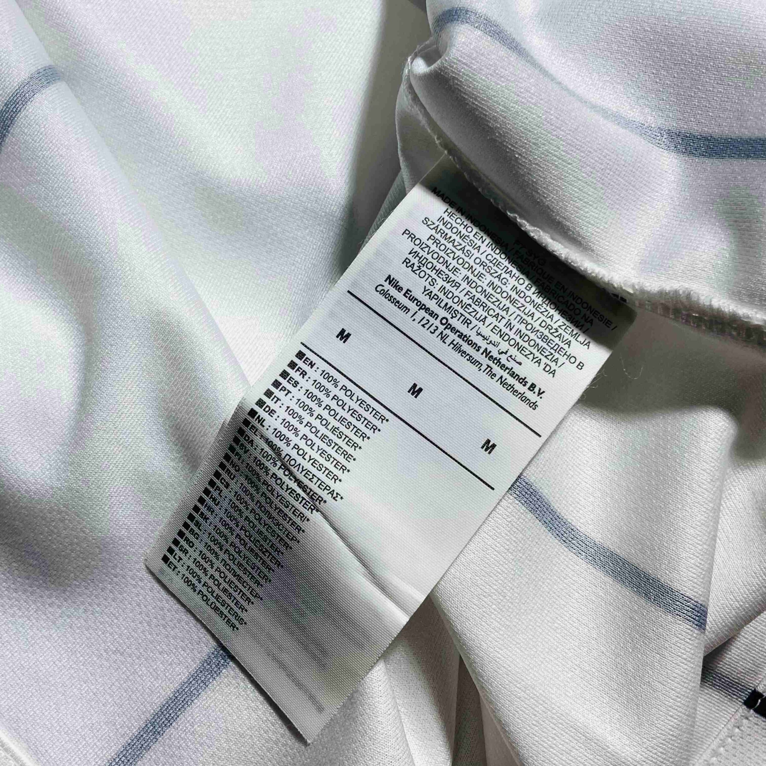 2017-18 Eintracht Frankfurt Home Nike 854363-100 washtag