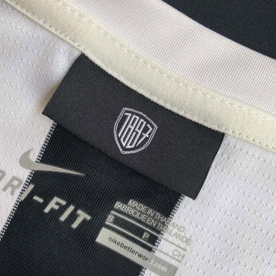 07OCT26 2013-14 Juventus Home Nike 533056-107 details dalam kerah