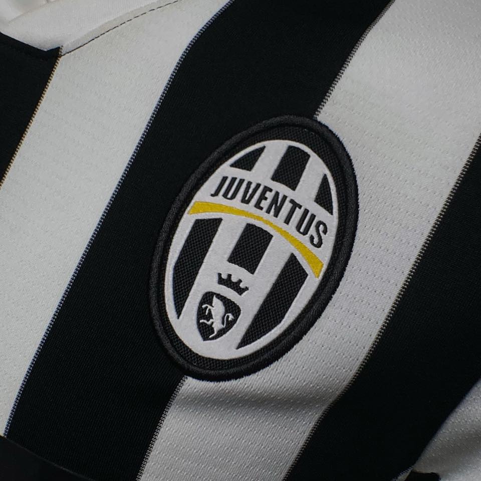 2013-14 Juventus Home Nike 533056-107 Logo