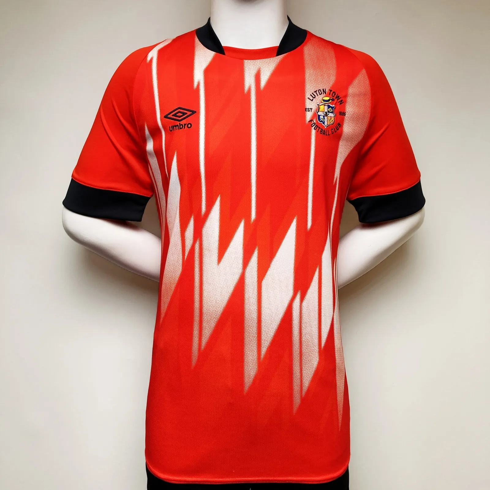 19OCT26 2022-23 Luton Town Home Umbro 97413U